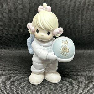 PRECIOUS Moments “The Club that's out of this world" 1992 member figurine